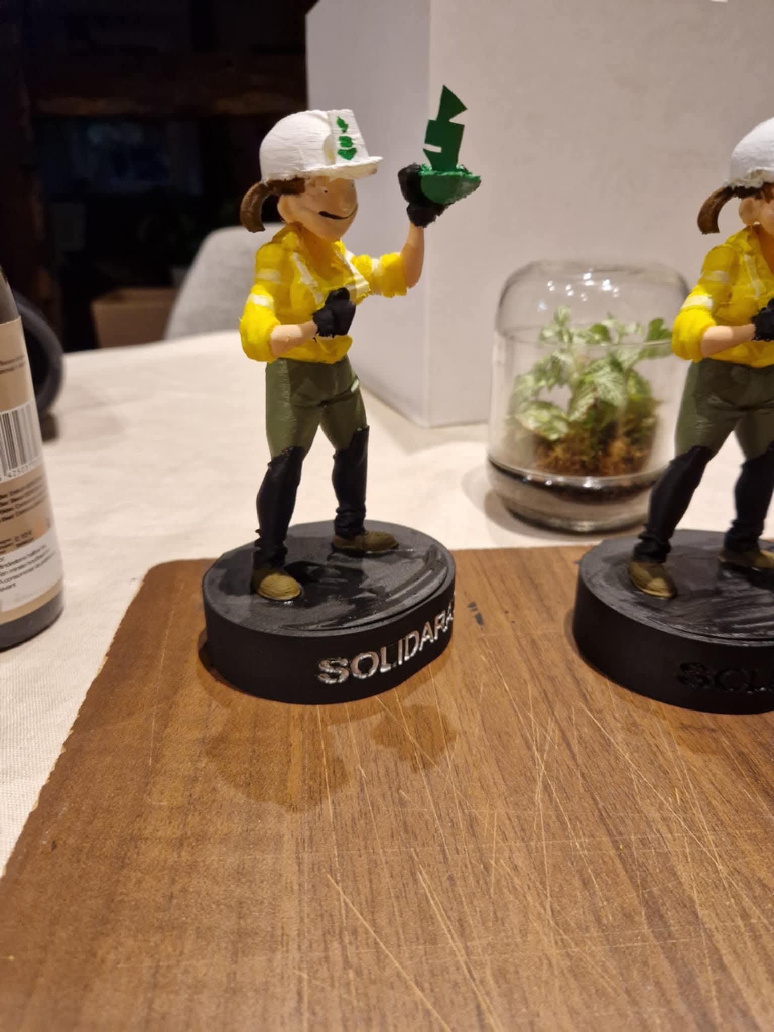 Figurine I.A multicouleurs